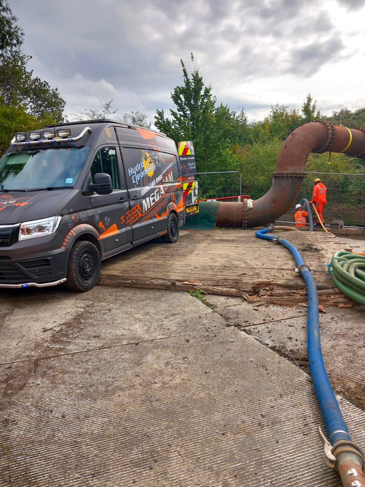 Long-distance drainage hose deployment